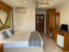  Waree's Guesthouse  Ката Бич
